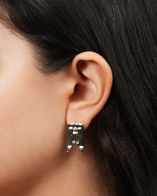 Серьга-подвеска «Швейная лапка»