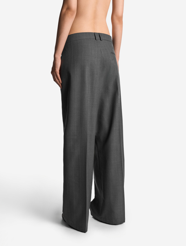 Классические брюки в полоску