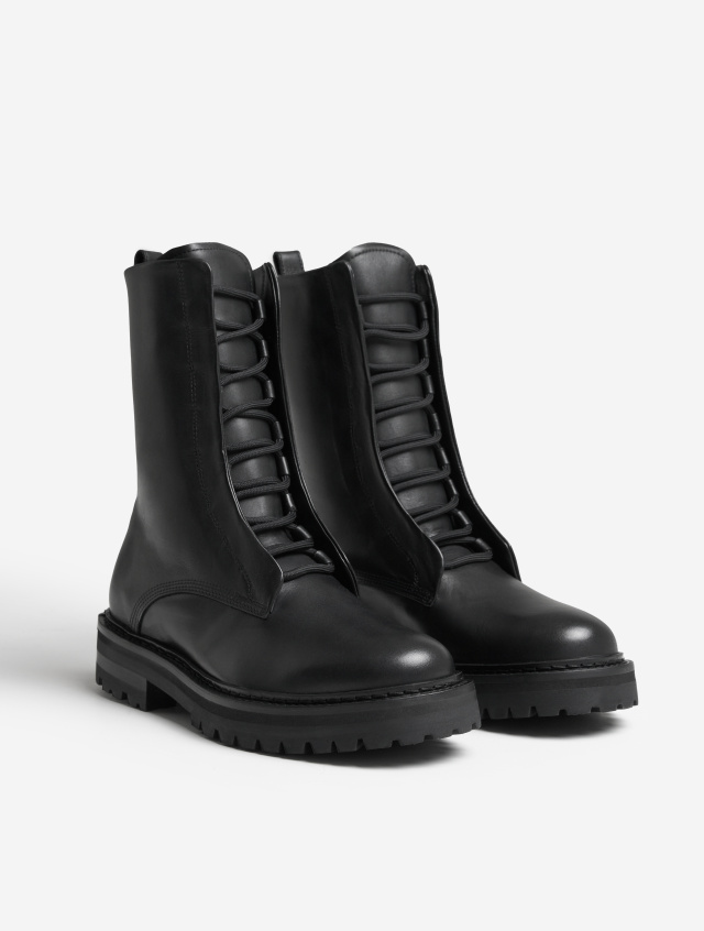 Ботинки на шнуровке